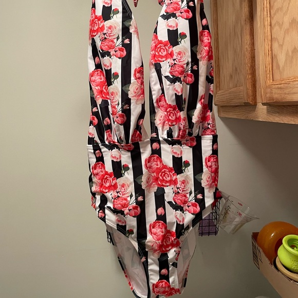 Flower and Stripes One Piece Swimsuit Size XL - Picture 3 of 5